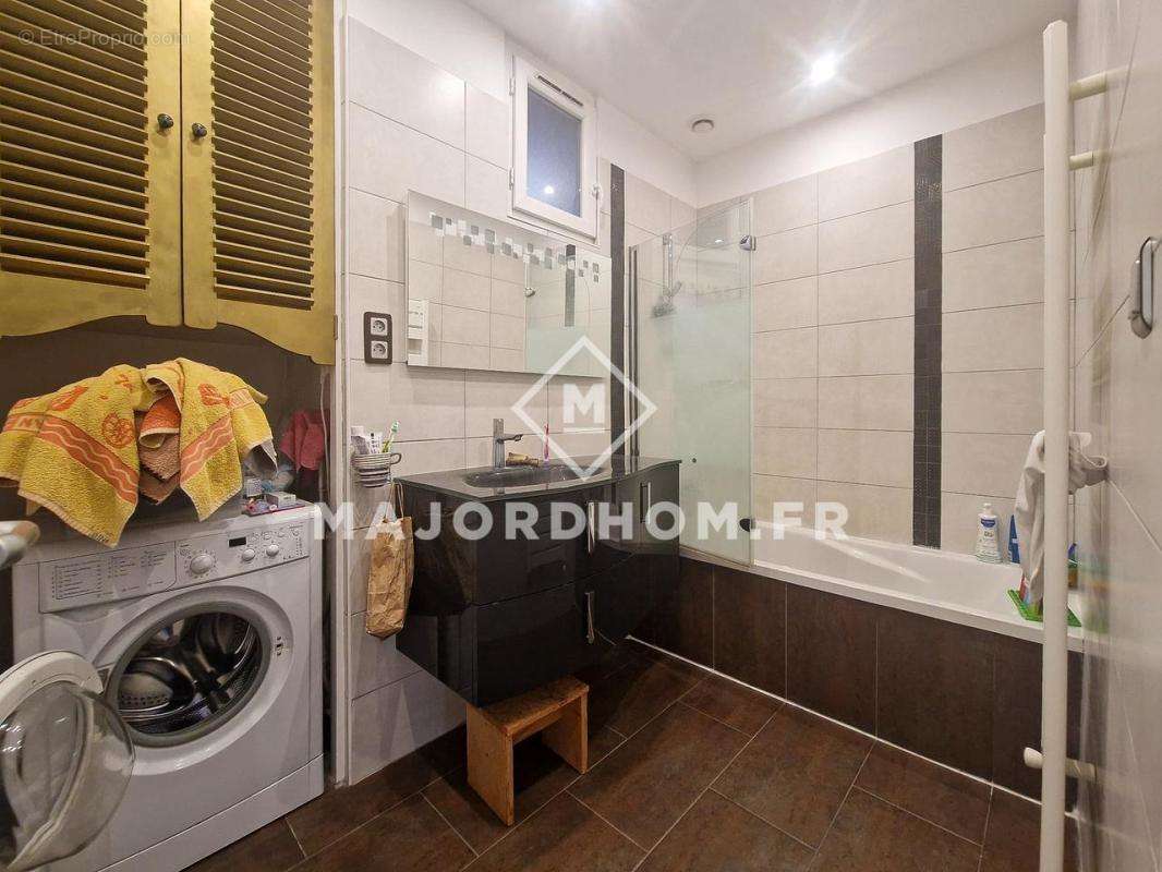 Appartement à MARSEILLE-5E