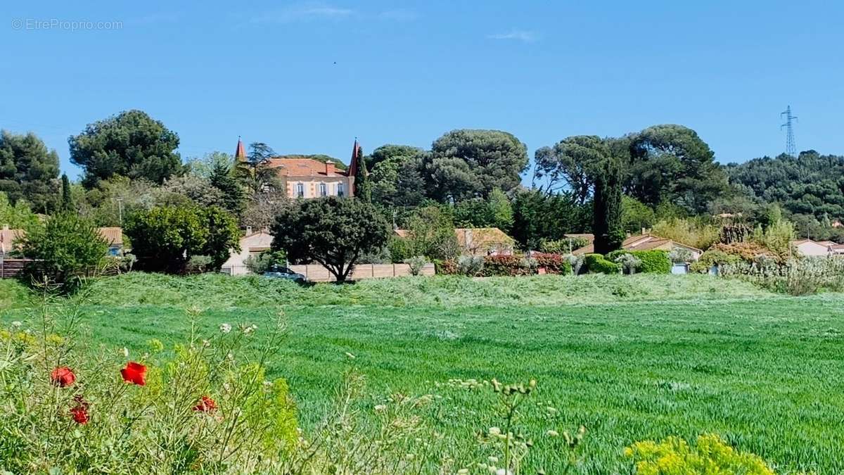 Terrain à LANCON-PROVENCE