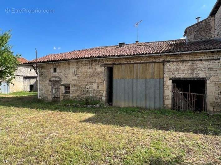 Maison à RUFFEC