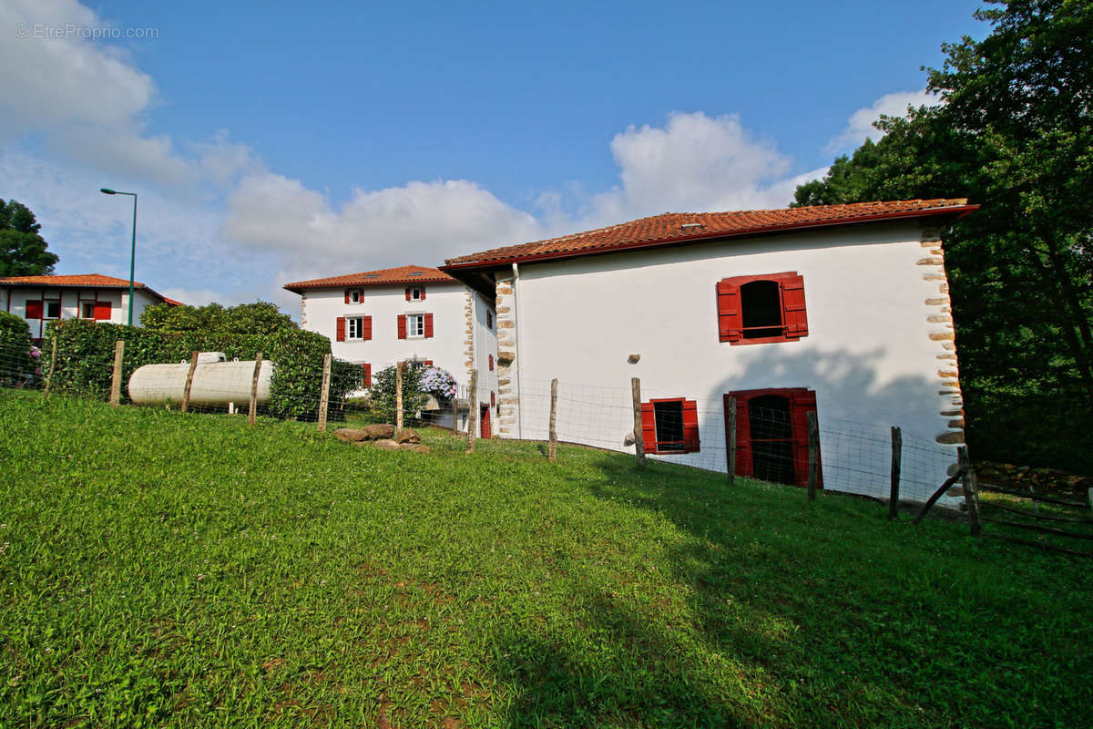 Maison à LOUHOSSOA