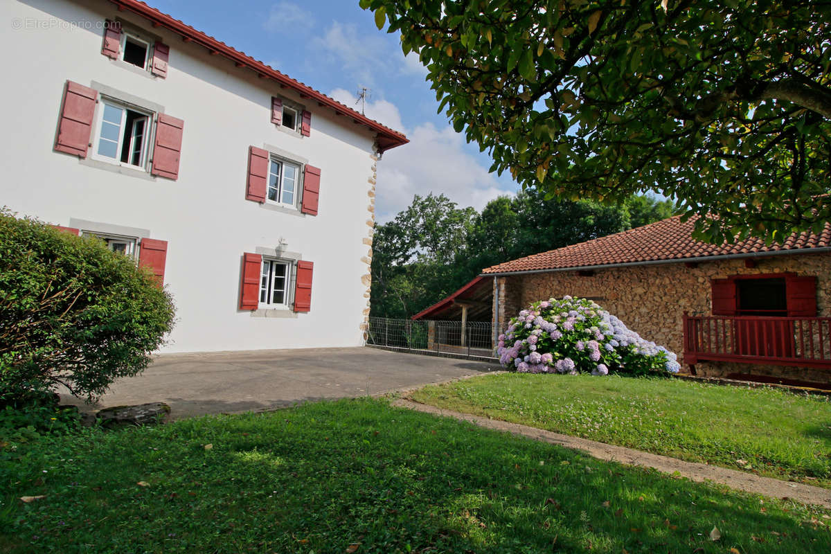 Maison à LOUHOSSOA