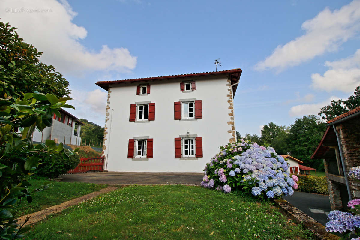 Maison à LOUHOSSOA