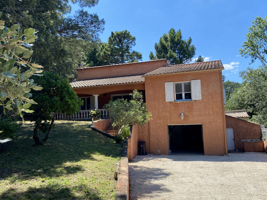 Maison à LAUDUN-L&#039;ARDOISE