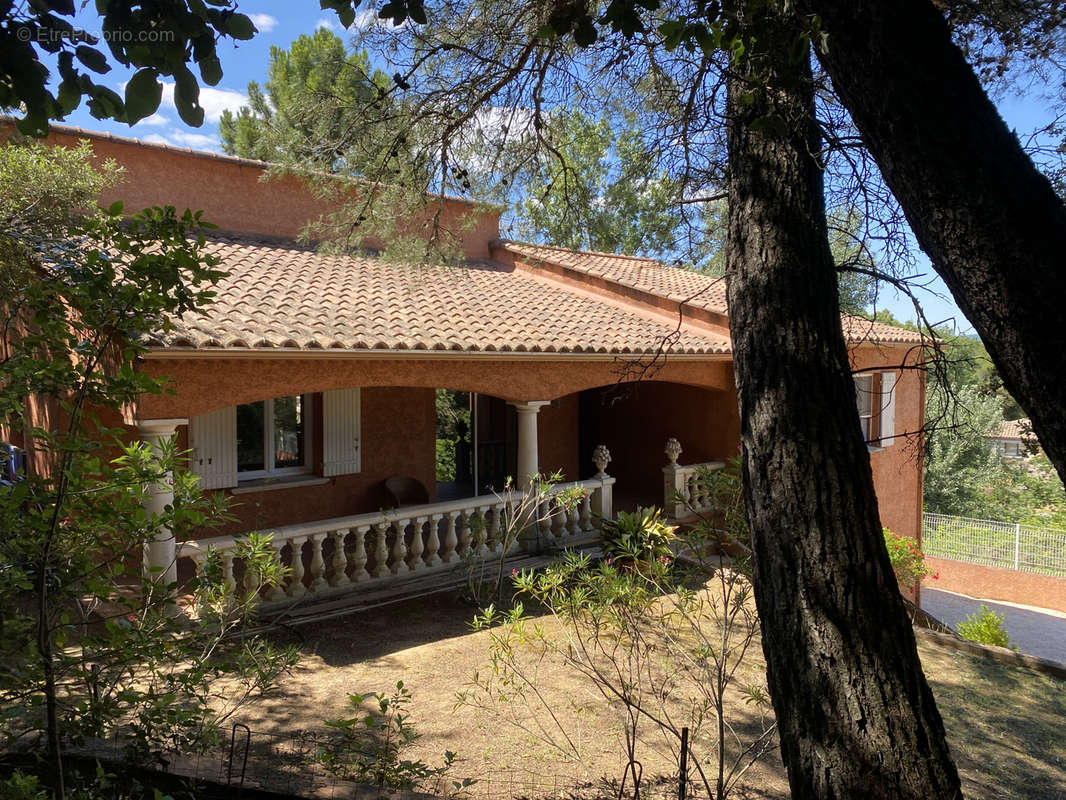 Maison à LAUDUN-L&#039;ARDOISE