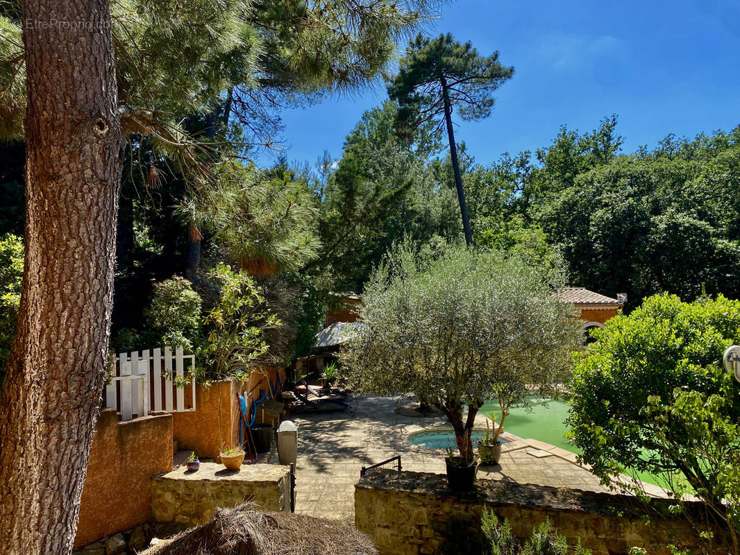 Maison à LAUDUN-L&#039;ARDOISE