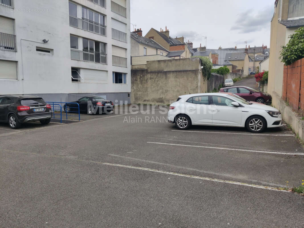 Parking à LE MANS