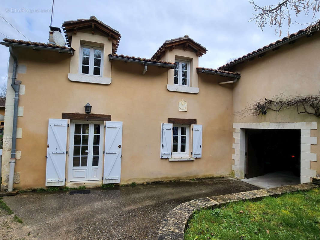 Maison à GRUN-BORDAS