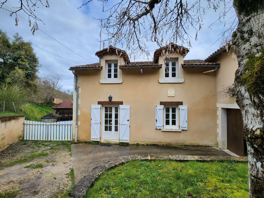 Maison à GRUN-BORDAS