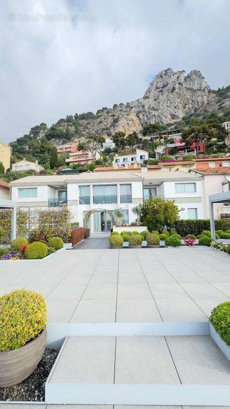 Appartement à ROQUEBRUNE-CAP-MARTIN