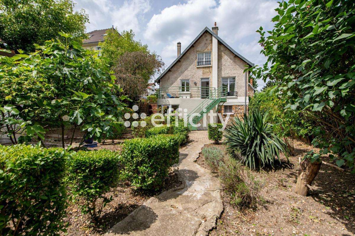 Maison à MARNES-LA-COQUETTE