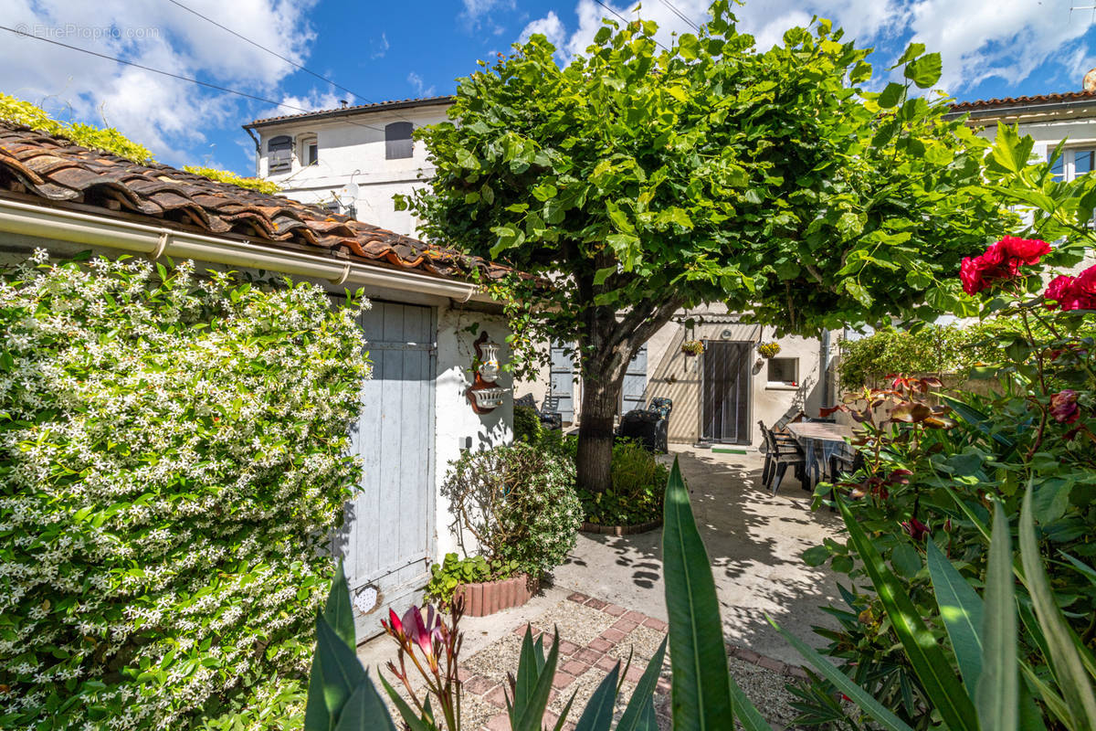 Maison à SAINTES