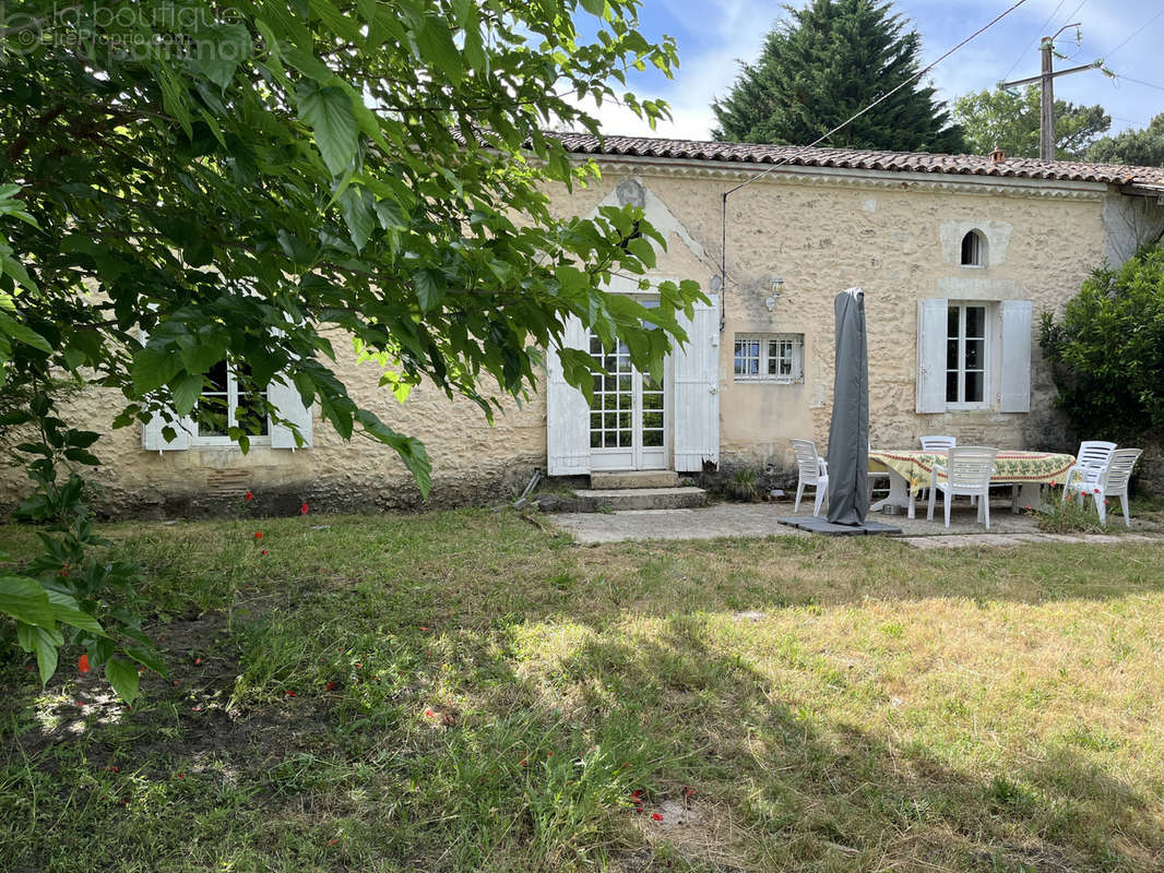 Maison à LEOGEATS