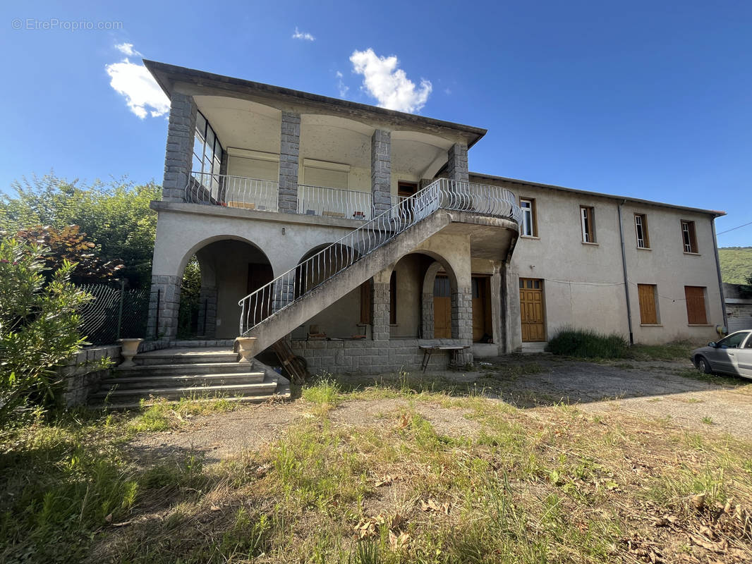 Maison à SAINT-LAURENT-DU-PAPE