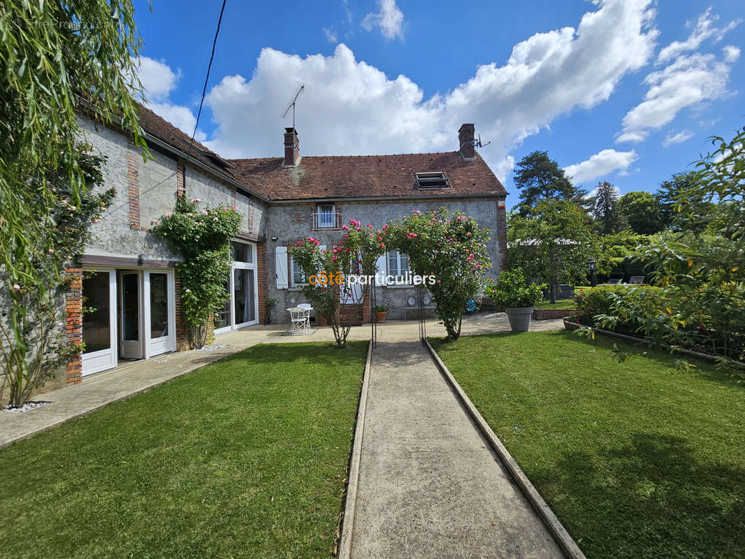 Maison à VILLENEUVE-SUR-YONNE