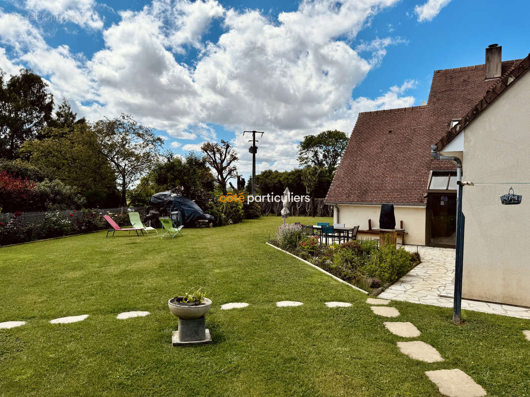 Maison à LE MESNIL-ROUXELIN