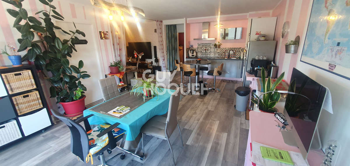 Appartement à BONNE