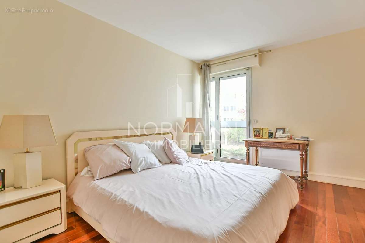 Appartement à NEUILLY-SUR-SEINE