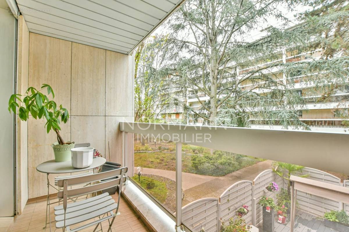 Appartement à NEUILLY-SUR-SEINE