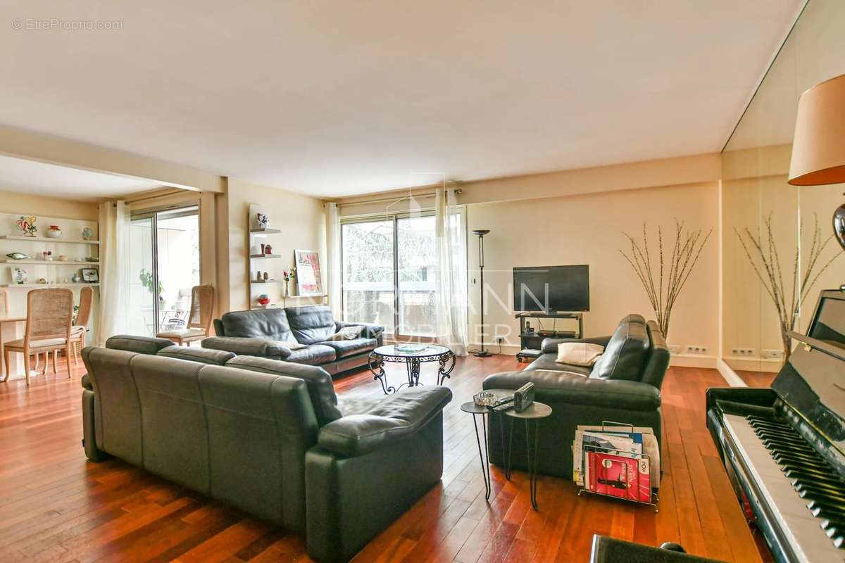 Appartement à NEUILLY-SUR-SEINE