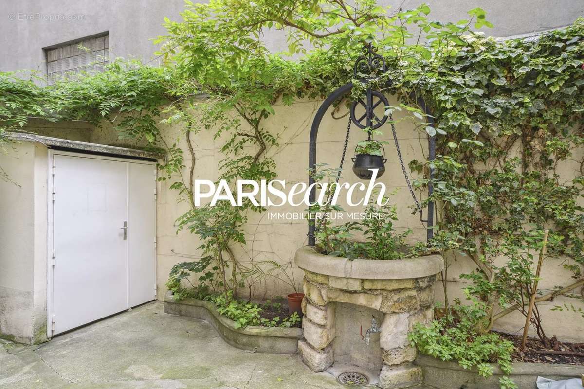 Appartement à PARIS-16E