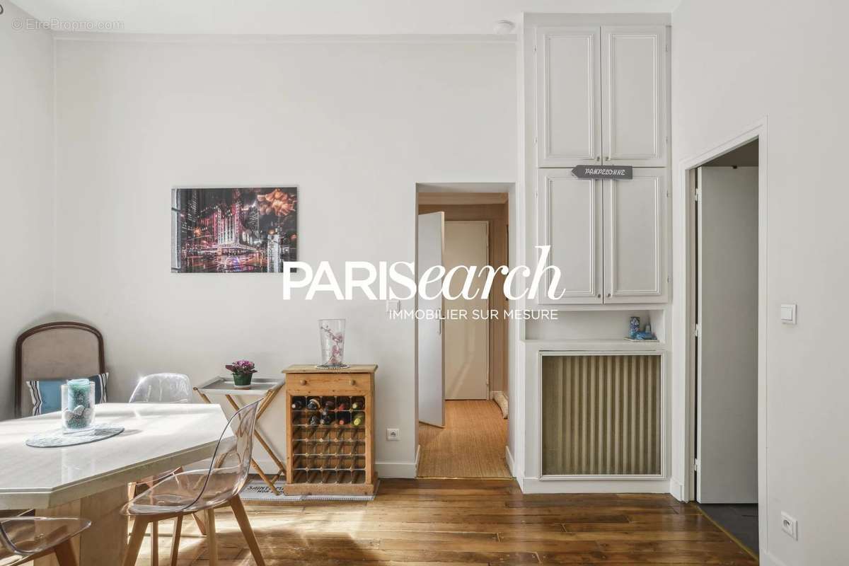 Appartement à PARIS-16E