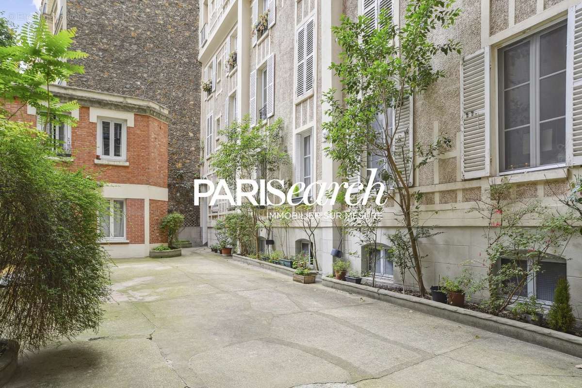 Appartement à PARIS-16E