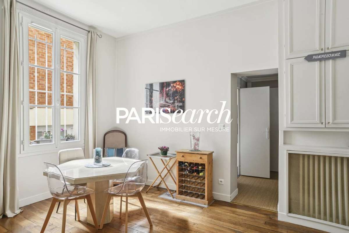 Appartement à PARIS-16E