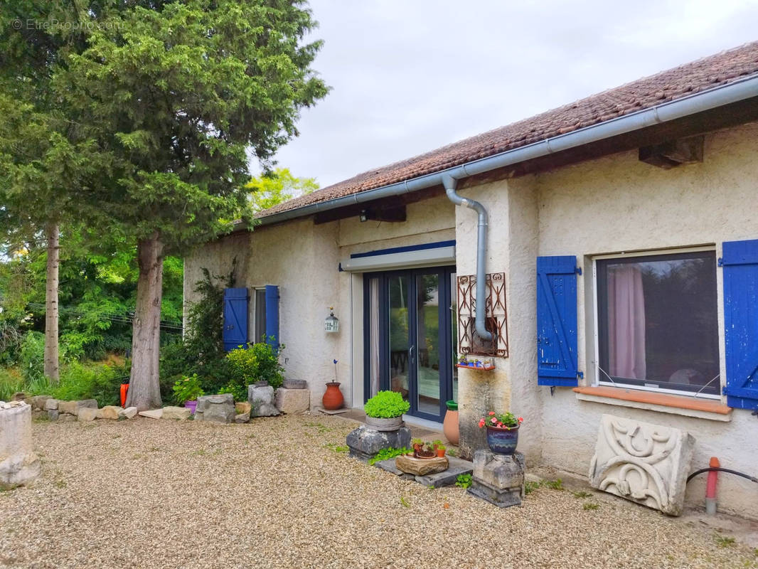 Maison à CHARETTE-VARENNES