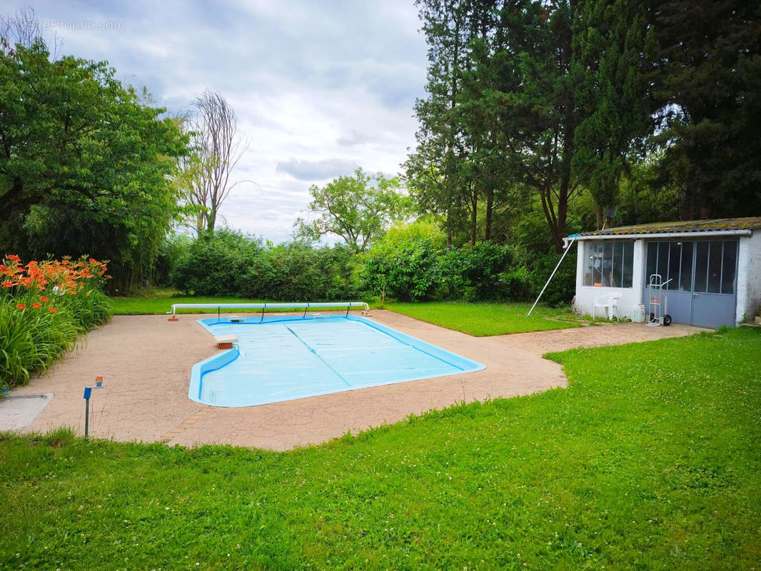 Maison à CHARETTE-VARENNES