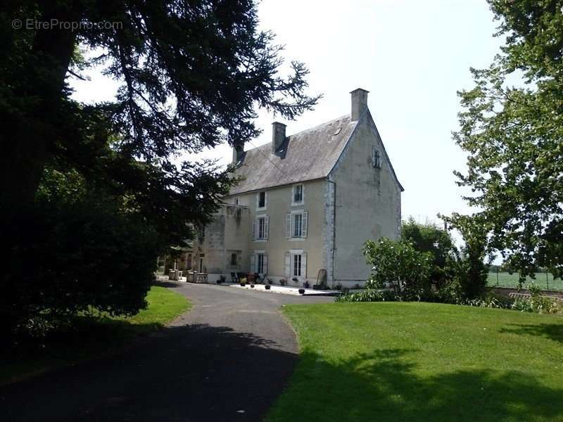 Maison à CHEF-BOUTONNE