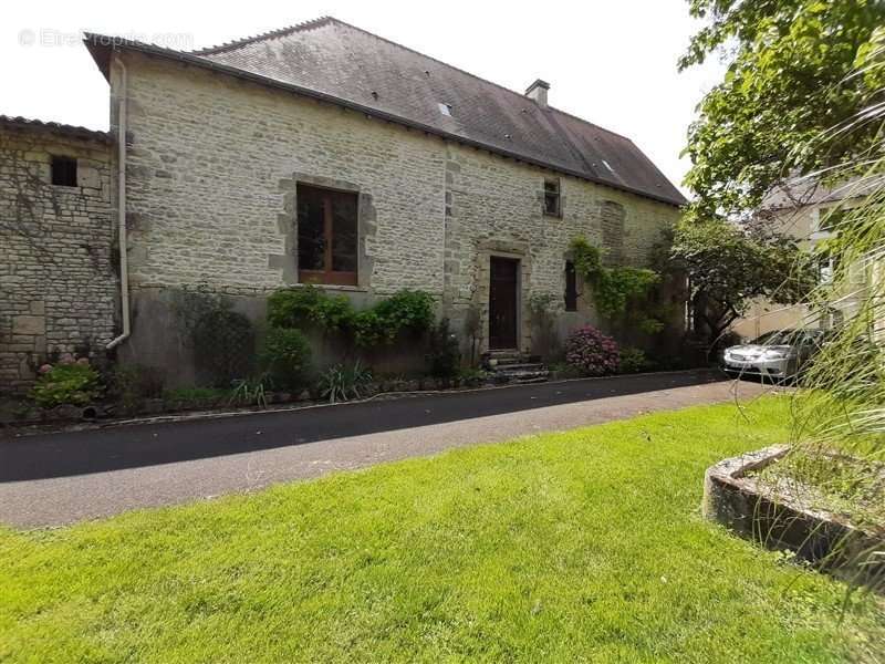 Maison à CHEF-BOUTONNE