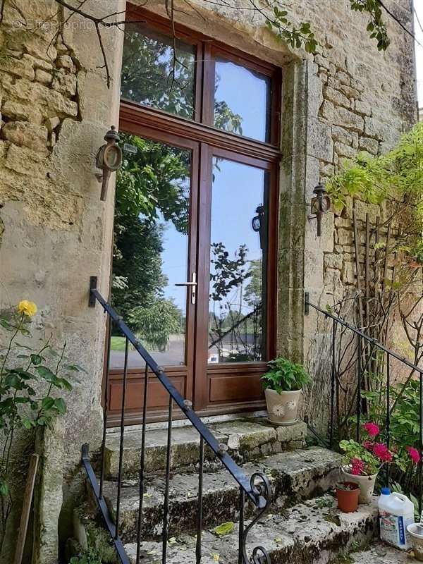 Maison à CHEF-BOUTONNE