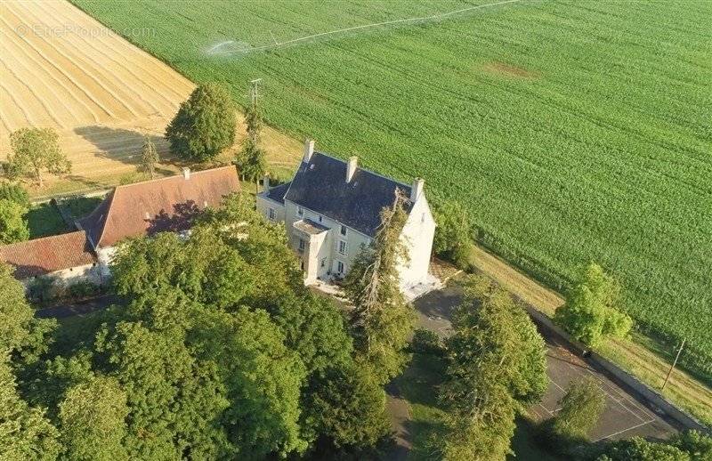 Maison à CHEF-BOUTONNE