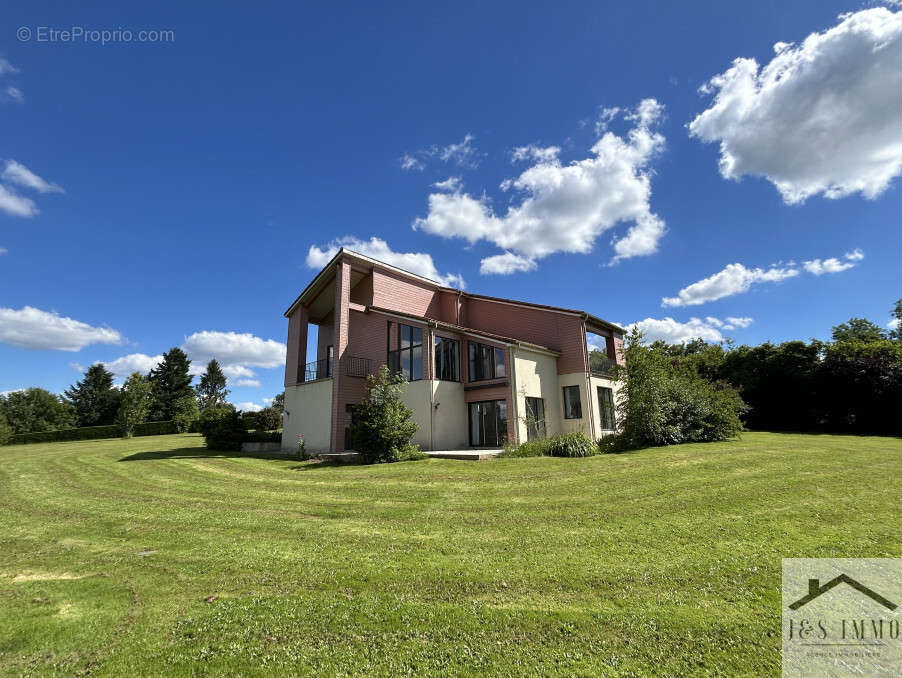 Maison à MONTEMBOEUF