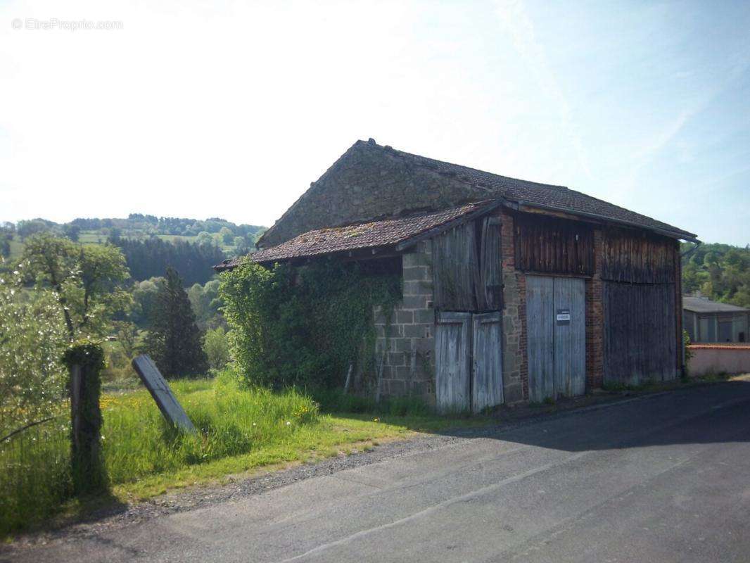 Terrain à SAINT-DIER-D&#039;AUVERGNE