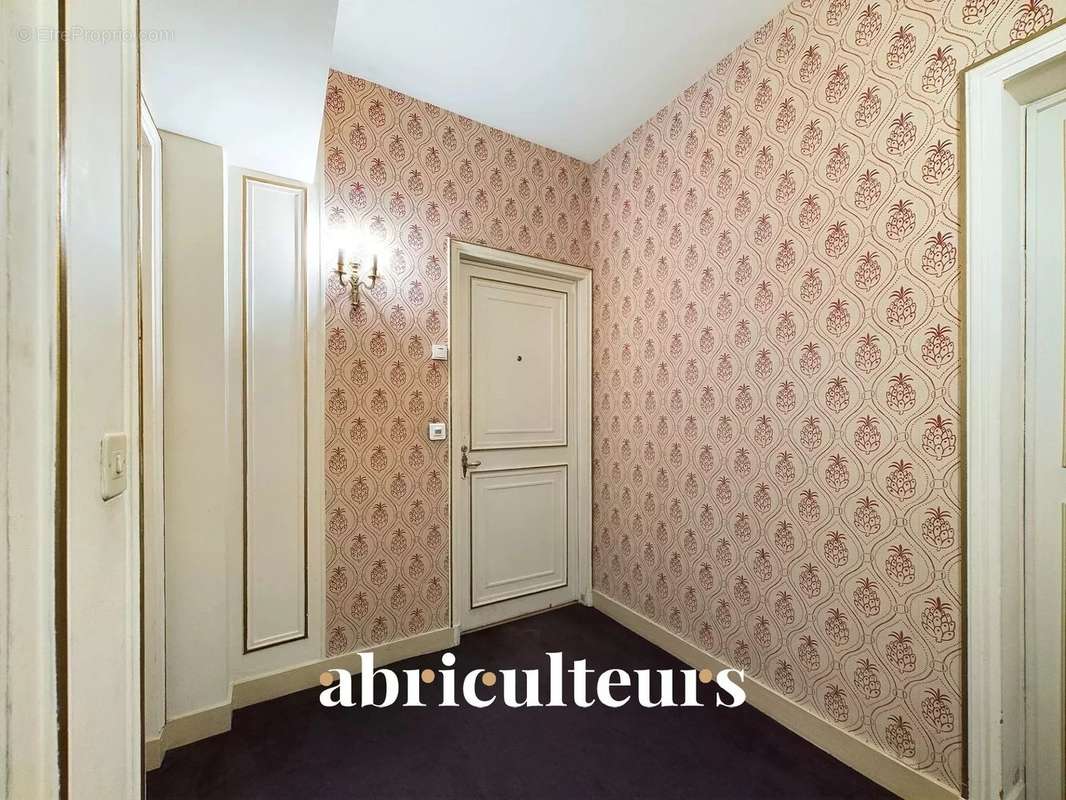 Appartement à PARIS-16E