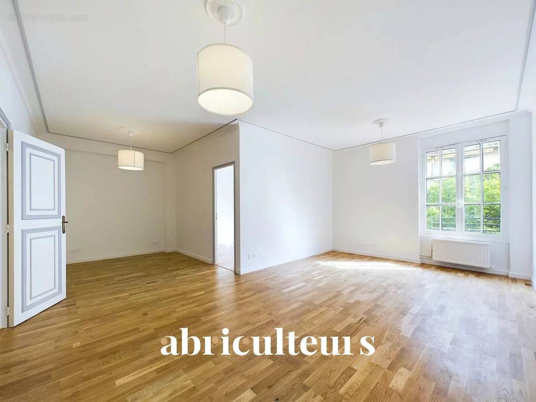 Appartement à PARIS-16E