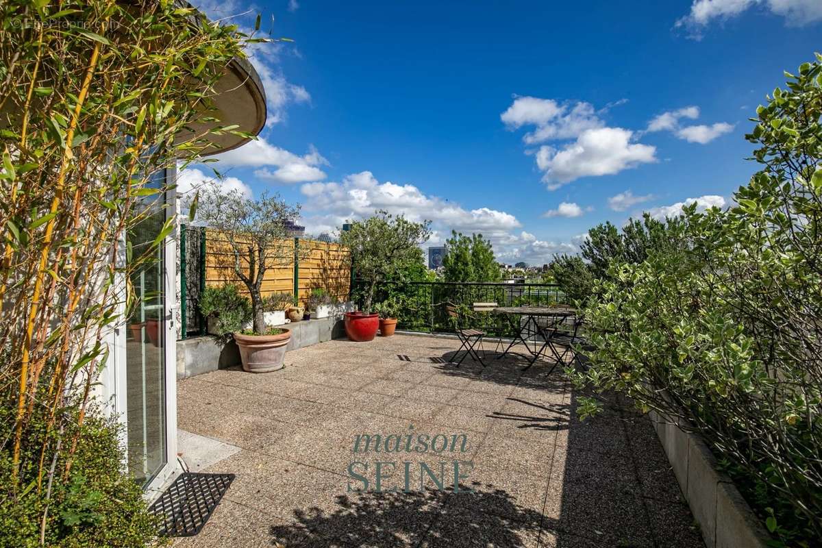 Appartement à NEUILLY-SUR-SEINE