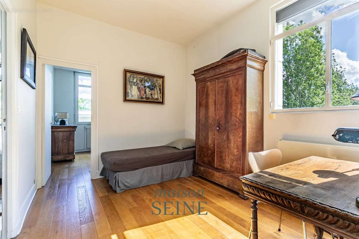 Appartement à NEUILLY-SUR-SEINE