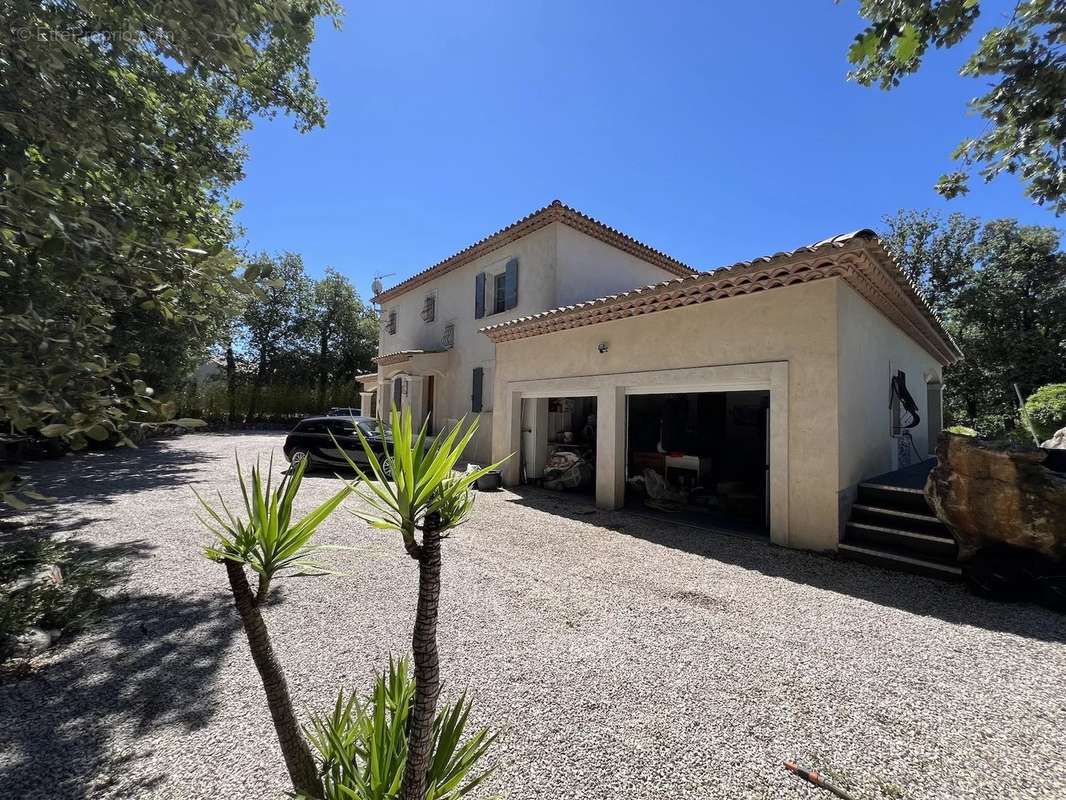 Maison à COTIGNAC