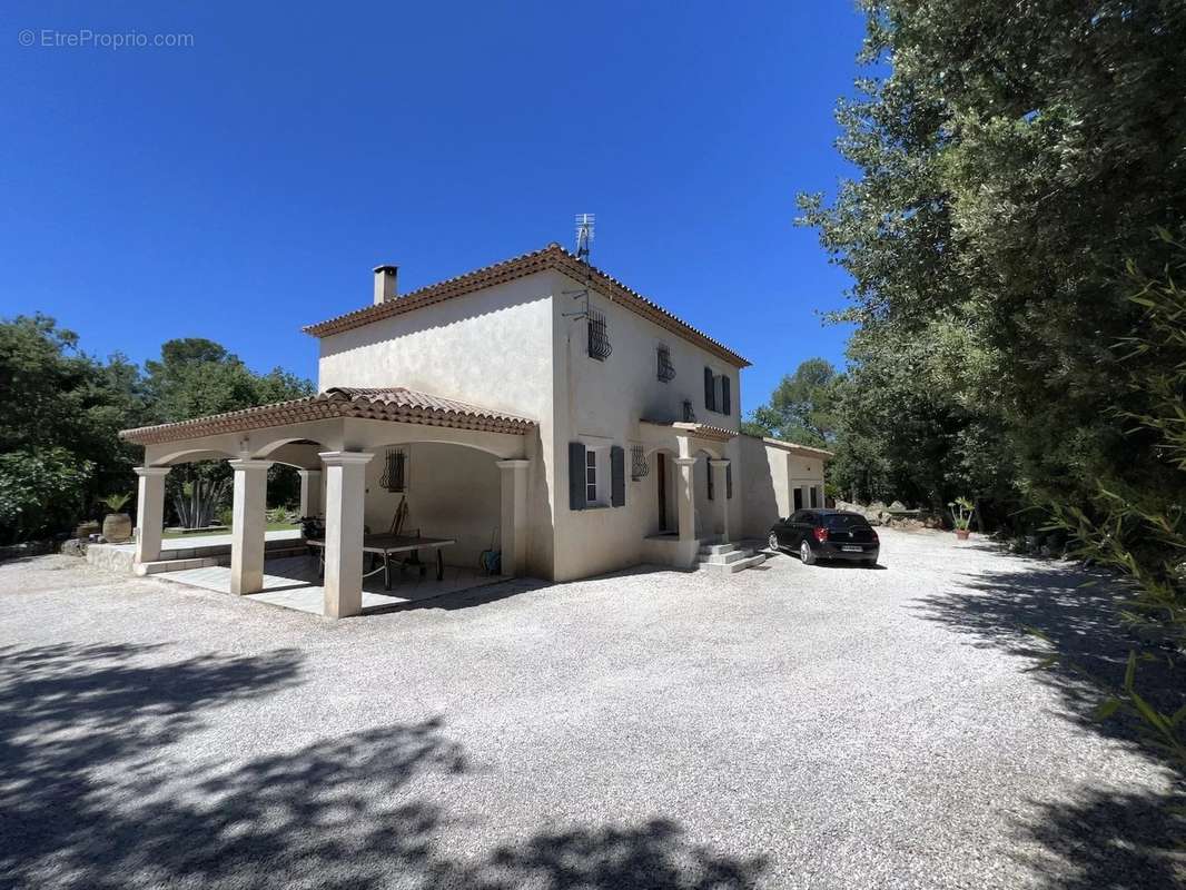 Maison à COTIGNAC