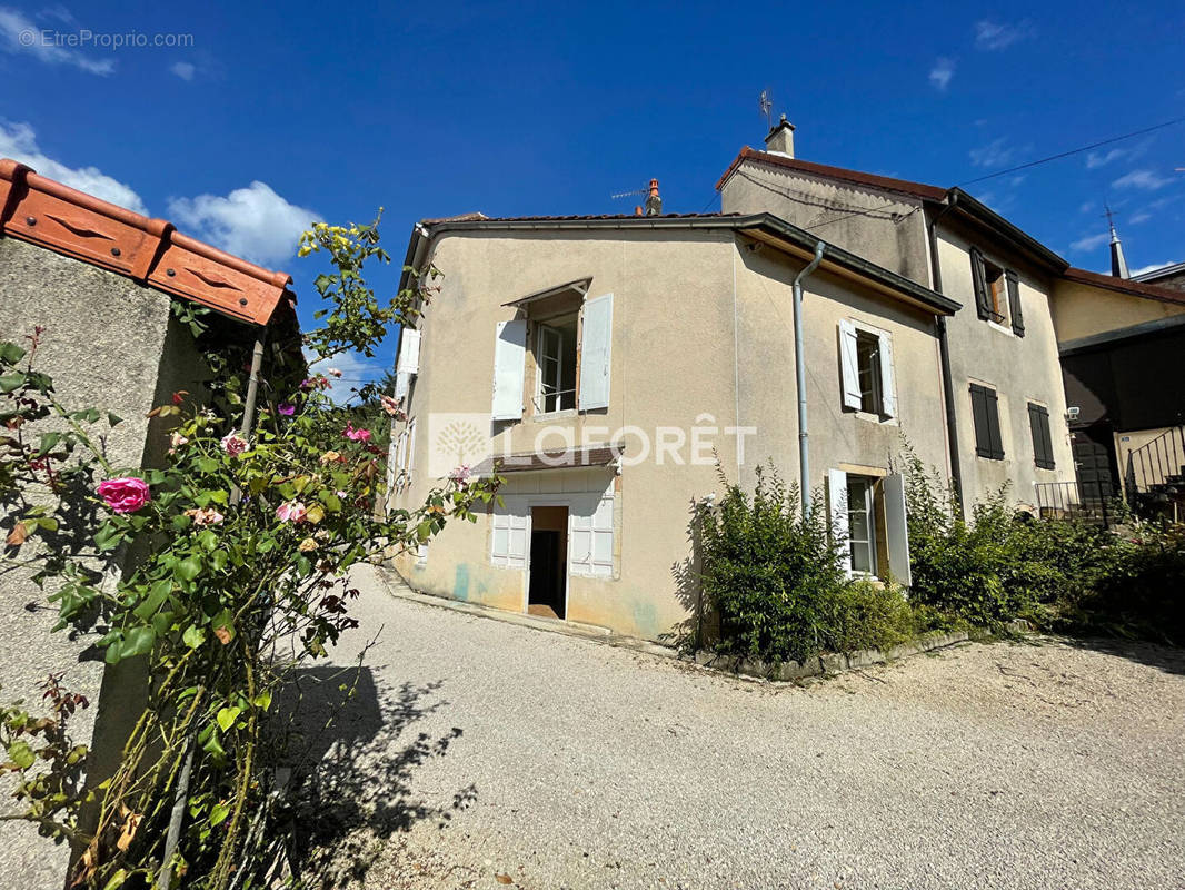 Maison à COUSANCE