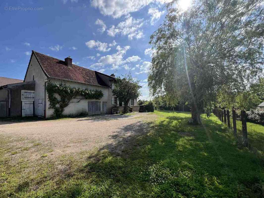 Maison à CHAROLLES