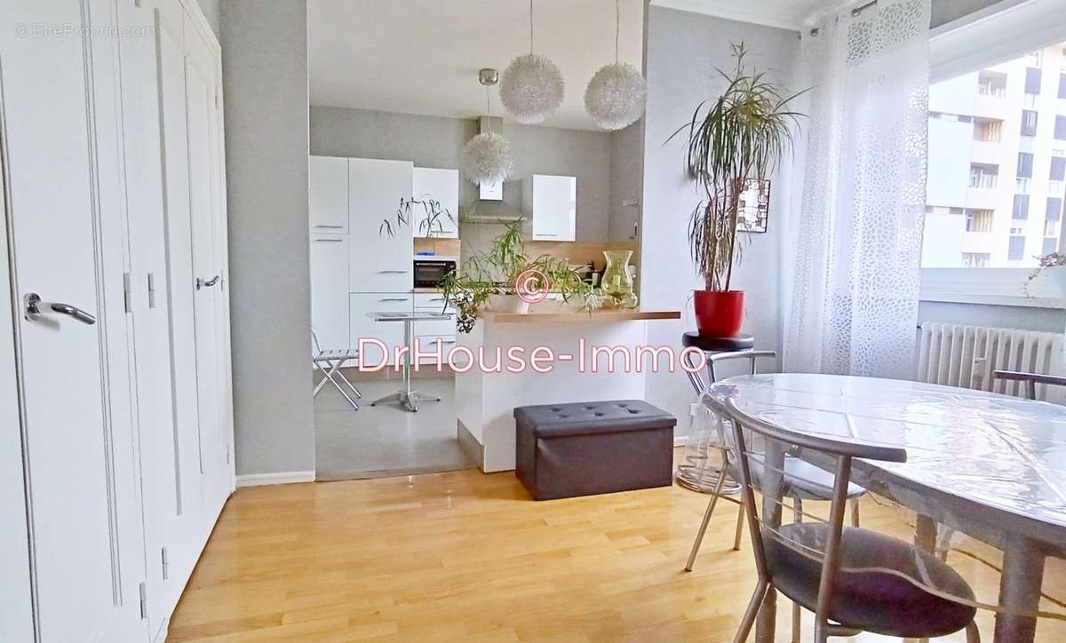 Appartement à SAINT-ETIENNE