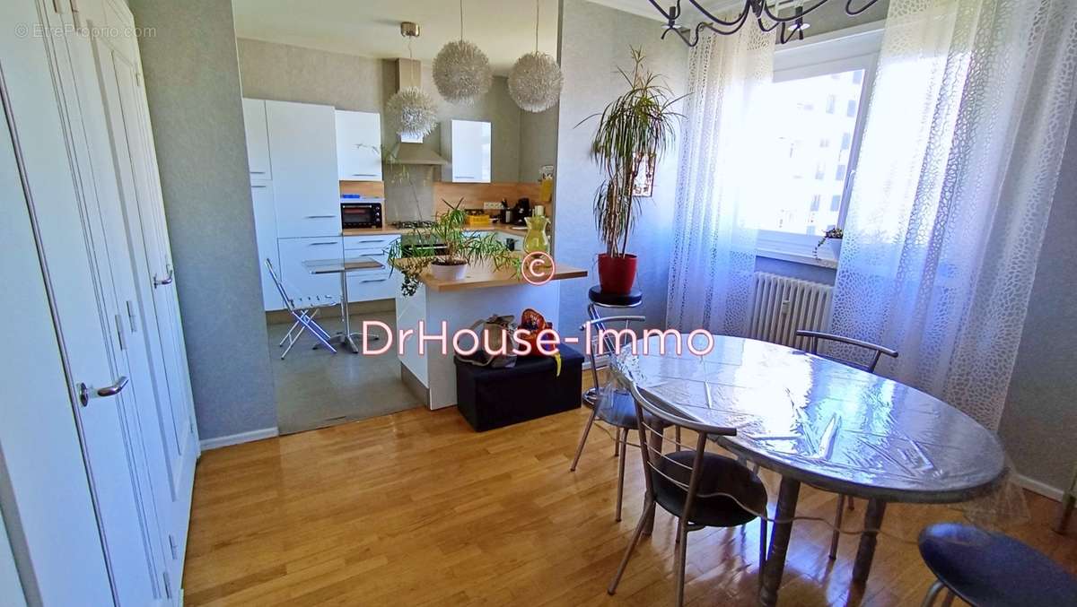 Appartement à SAINT-ETIENNE