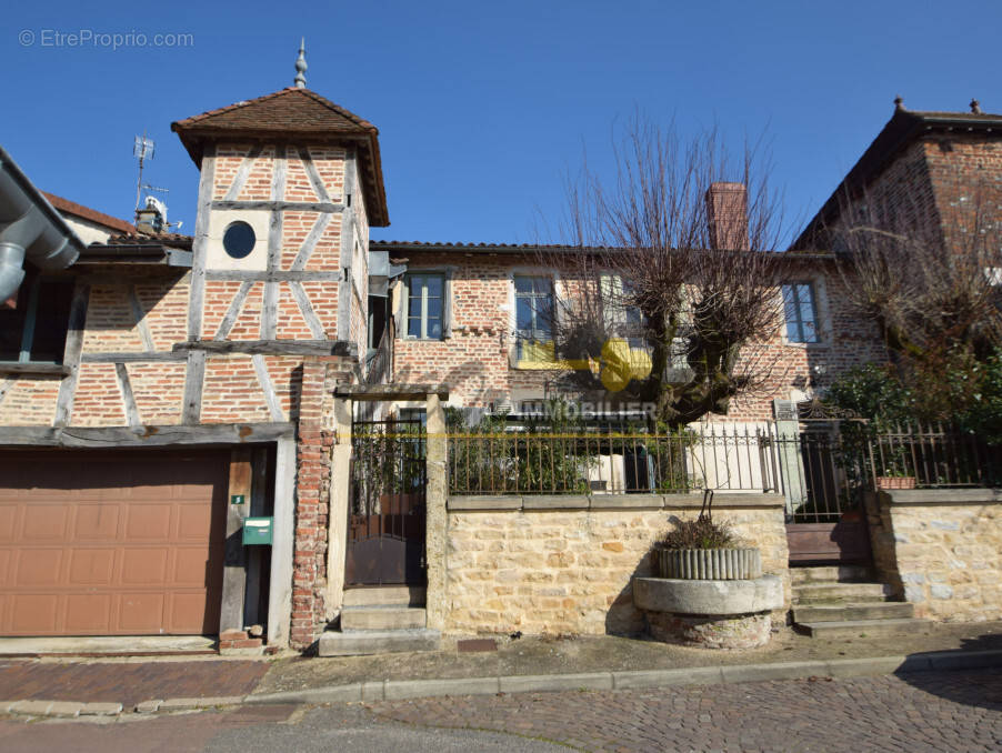 Maison à ROMENAY