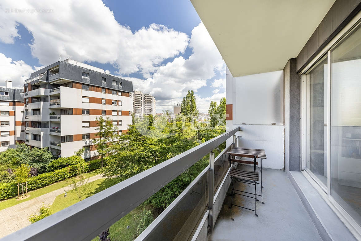 Appartement à COURBEVOIE