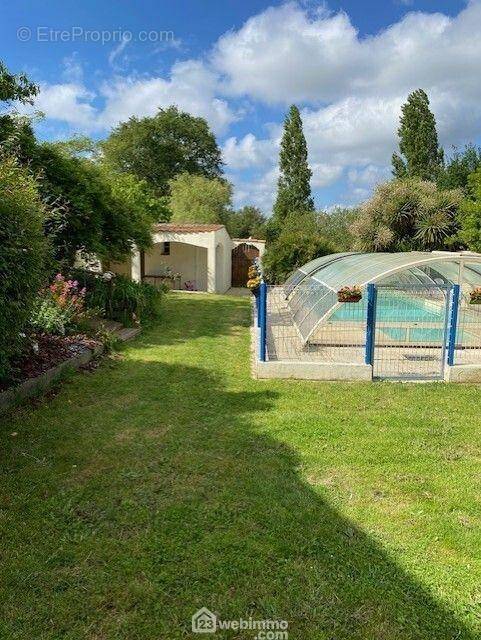 TERRAIN ARBORE AVEC PISCINE - Maison à LE TABLIER