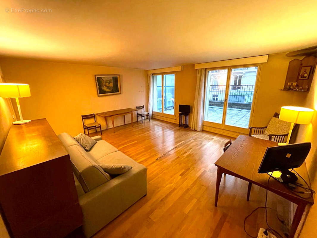 Appartement à PARIS-15E