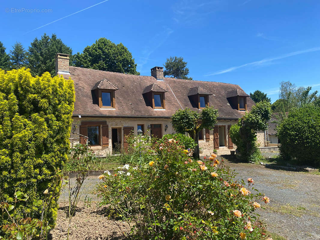 Maison à SAINT-YRIEIX-LA-PERCHE